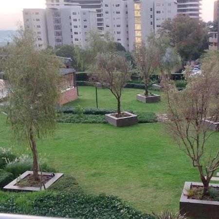 Emabheleni Executive Suites Westpoint Johannesburg Buitenkant foto